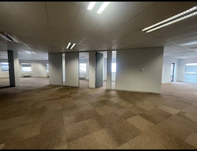 1,053M² OFFICE TO LET IN PARKTOWN